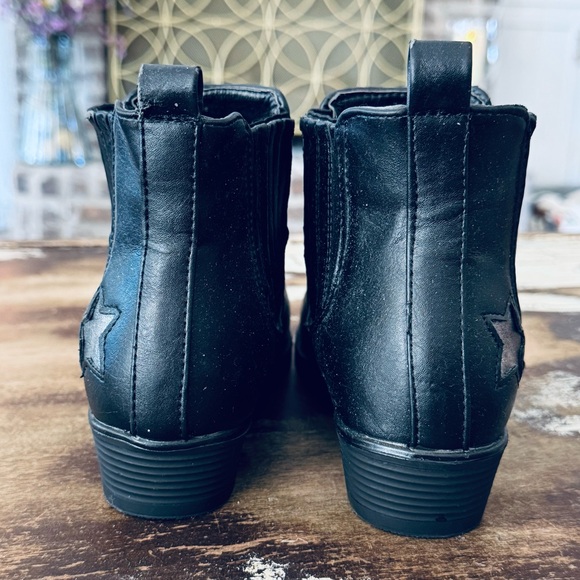 Seven7 Size 8 Austin Black Western Style Ankle Boots-Pointed Toe-Silver Star - Picture 3 of 8